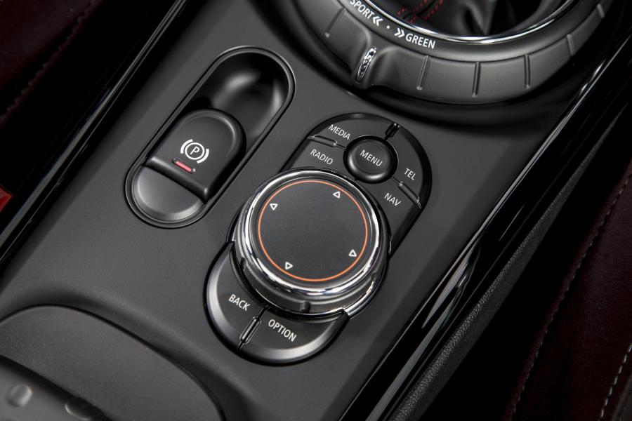  Mini Cooper D Clubman 2015 года  (UK) (фото 122 из 127)